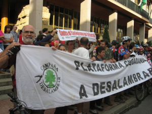 a-desalambrar-caminos-publicos-puerta-del-ayuntamiento